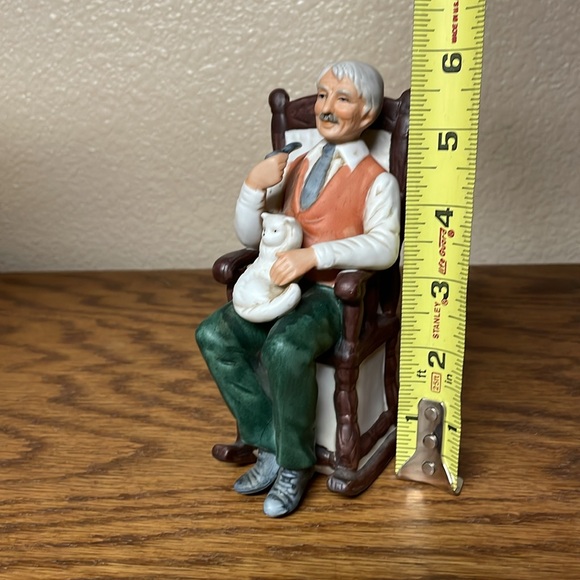 Vintage Ceramic Figurine Old Man In A Rocking Chair W/A Dog Pipe Made In Korea - Picture 10 of 11
